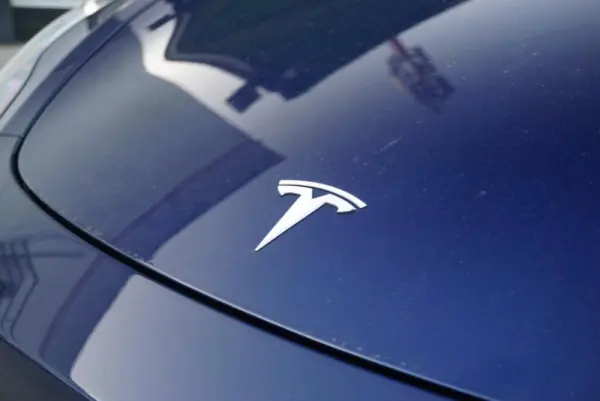 Tesla Model Y Long Range Dual Motor AWD 8