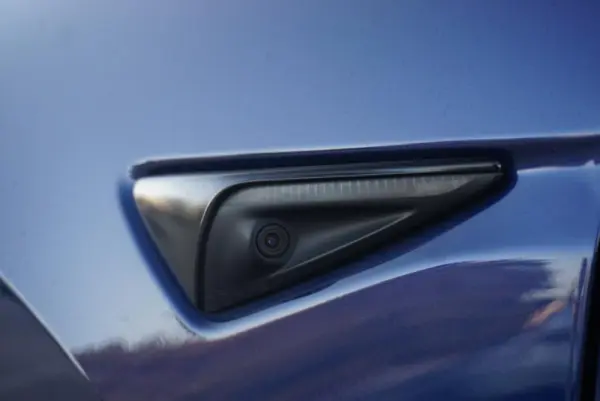 Tesla Model Y Long Range Dual Motor AWD 12