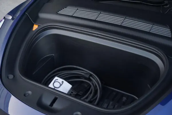 Tesla Model Y Long Range Dual Motor AWD 13