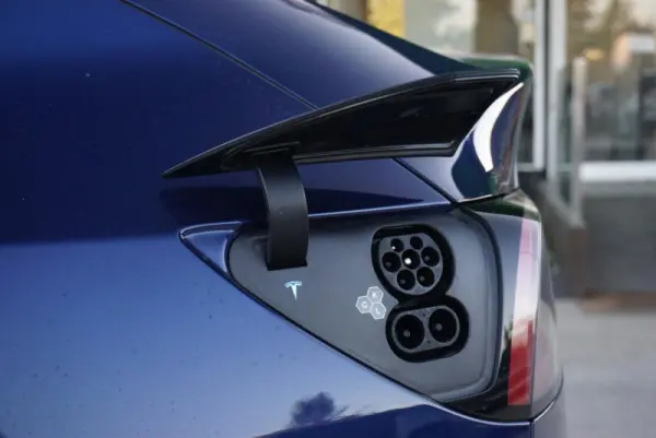 Tesla Model Y Long Range Dual Motor AWD 14