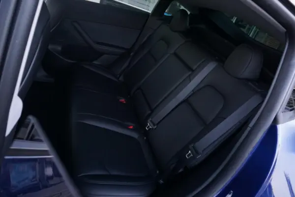 Tesla Model Y Long Range Dual Motor AWD 28