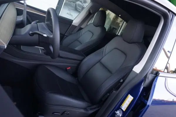 Tesla Model Y Long Range Dual Motor AWD 31