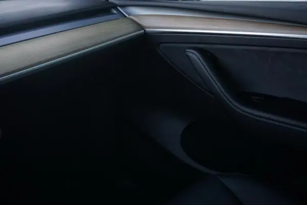 Tesla Model Y Long Range Dual Motor AWD 34