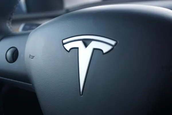Tesla Model Y Long Range Dual Motor AWD 38