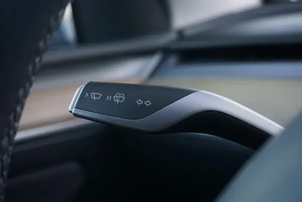 Tesla Model Y Long Range Dual Motor AWD 41