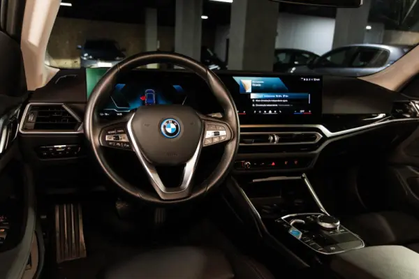 BMW i4 eDrive40 21