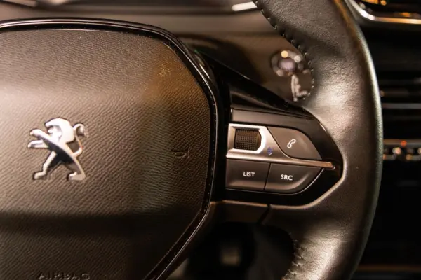 Peugeot e-208 50 kWh Active Active Business 23