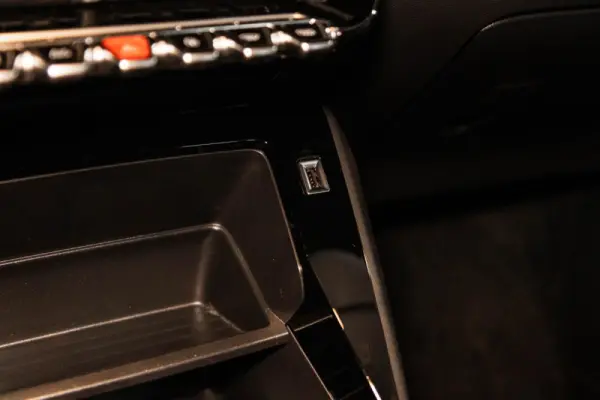 Peugeot e-208 50 kWh Active Active Business 29