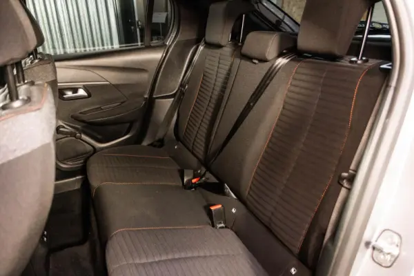 Peugeot e-208 50 kWh Active Active Business 37