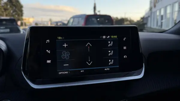 Peugeot e-2008 50 kWh Allure Pack 18