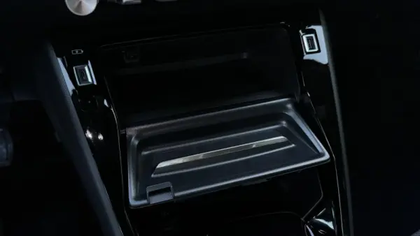 Peugeot e-2008 50 kWh Allure Pack 22