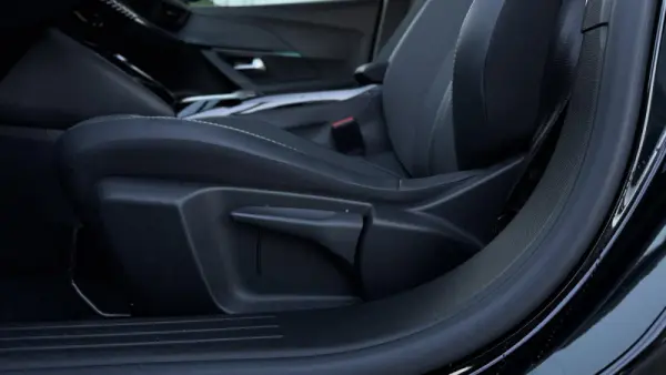 Peugeot e-2008 50 kWh Allure Pack 26