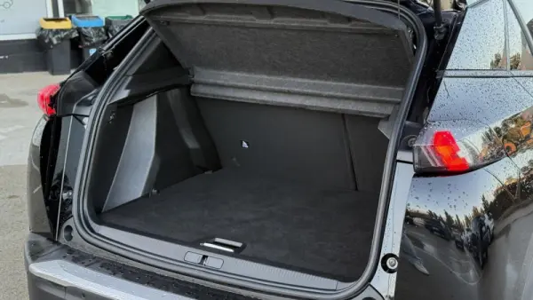 Peugeot e-2008 50 kWh Allure Pack 32