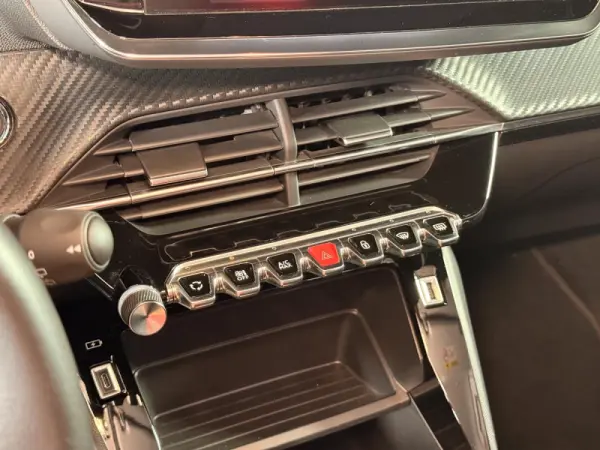 Peugeot e-2008 50 kWh Active Pack 28