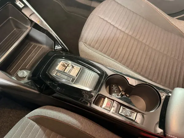 Peugeot e-2008 50 kWh Active Pack 29