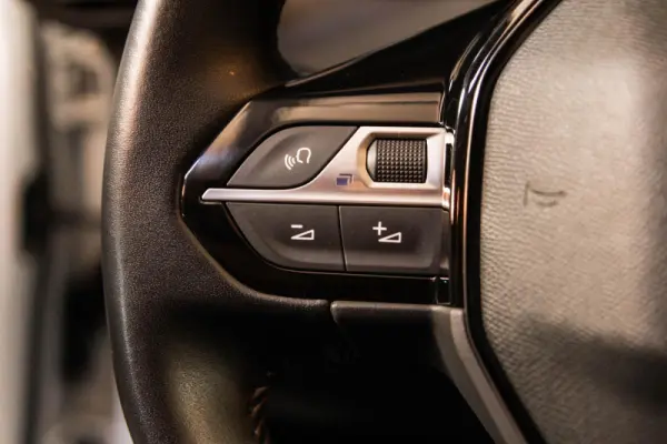 Peugeot e-208 50 kWh Active Active Business 23