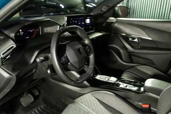 Peugeot e-2008 54 kWh Allure 17