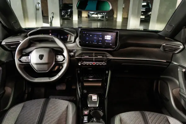 Peugeot e-2008 54 kWh Allure 18