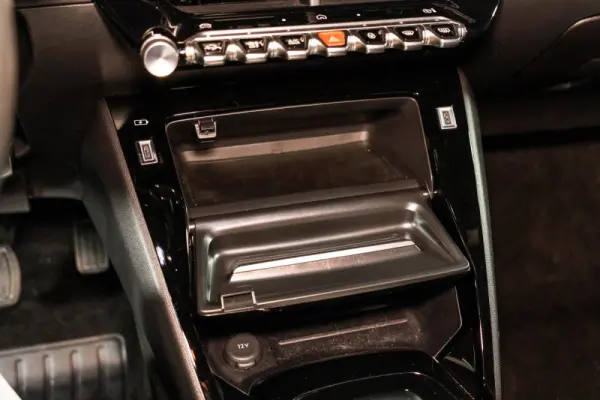 Peugeot e-2008 54 kWh Allure 27