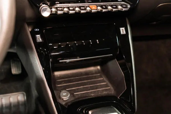 Peugeot e-2008 54 kWh Allure 28