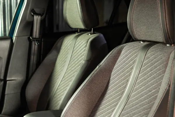 Peugeot e-2008 54 kWh Allure 36