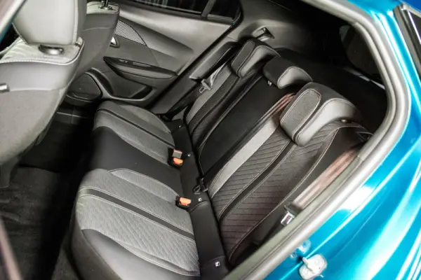 Peugeot e-2008 54 kWh Allure 38