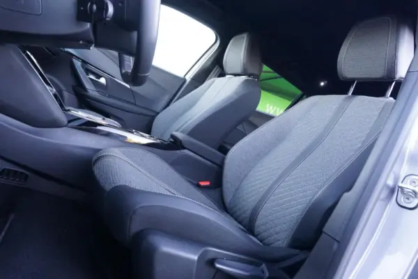 Peugeot e-2008 54 kWh Allure 6