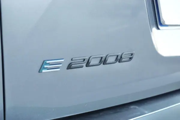 Peugeot e-2008 54 kWh Allure 27