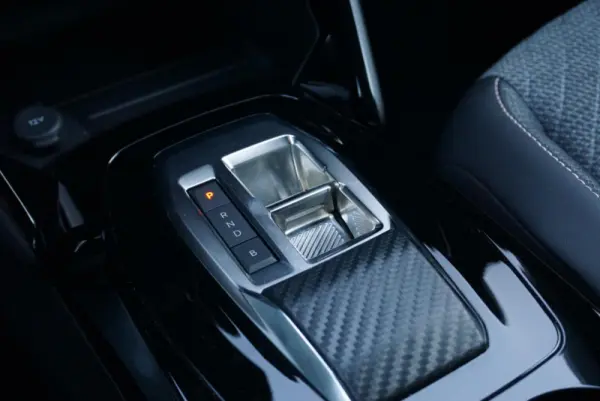 Peugeot e-2008 54 kWh Allure 28