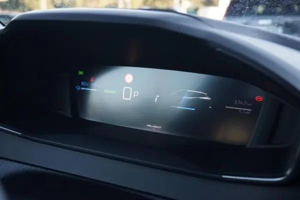 Peugeot e-2008 54 kWh Allure 43