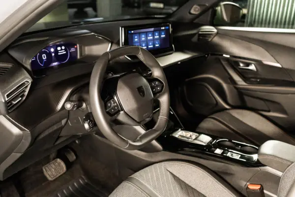 Peugeot e-2008 54 kWh Allure 17