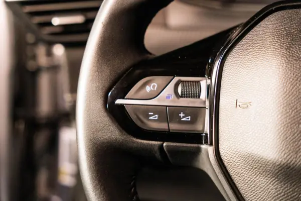 Peugeot e-2008 54 kWh Allure 25