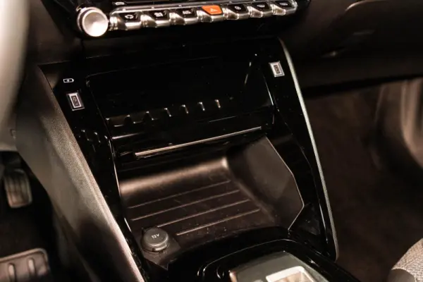 Peugeot e-2008 54 kWh Allure 31