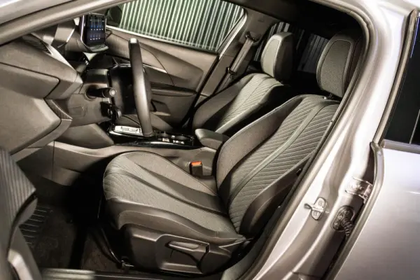 Peugeot e-2008 54 kWh Allure 37