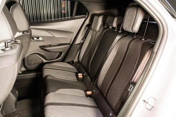 Peugeot e-2008 54 kWh Allure 41