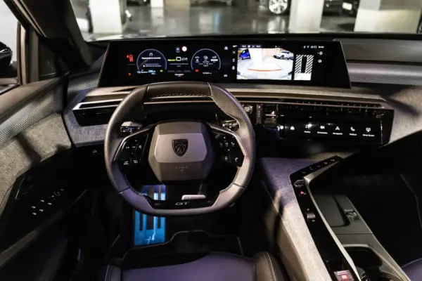 Peugeot E-5008 73 kWh GT 42