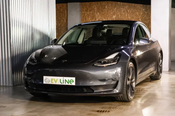 Tesla Model 3 Performance Dual Motor AWD 3