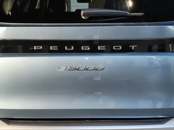 Peugeot E-5008 210 GT Exclusive 15