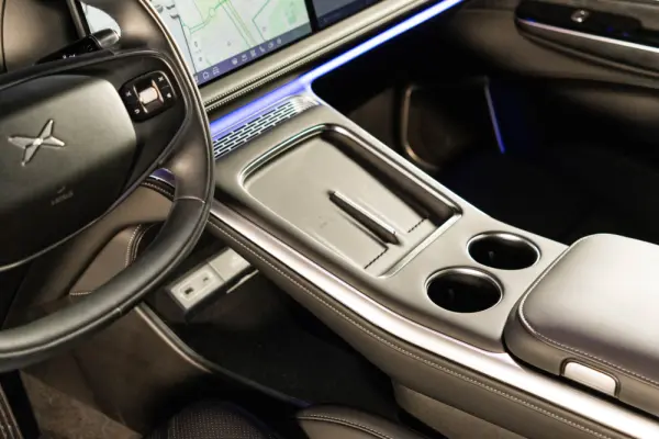 Xpeng G9 93.1 kWh Long Range+Premium Seat & Audio Pack 27