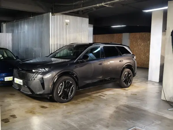 Peugeot E-5008 73 kWh GT 1