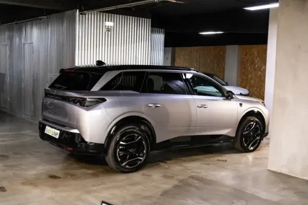 Peugeot E-5008 73 kWh GT 8