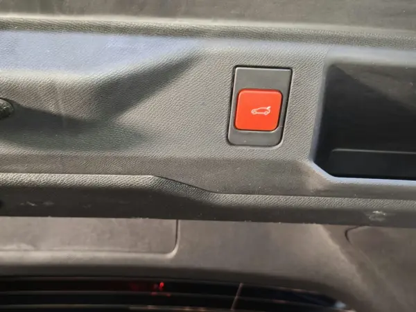 Peugeot E-5008 210 GT Exclusive 18