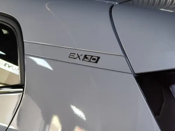 Volvo EX30 69 kWh Single Motor Extended Range Core 10