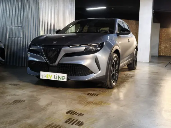 Alfa Romeo Junior 54 kWh Intensa 5