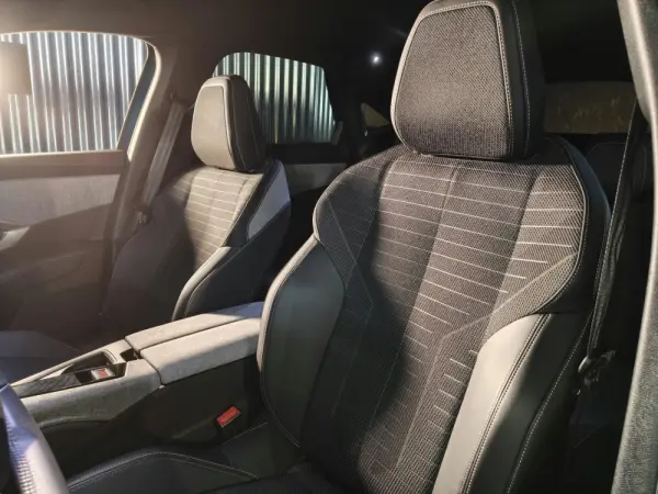 Peugeot E-3008 73 kWh Allure 22
