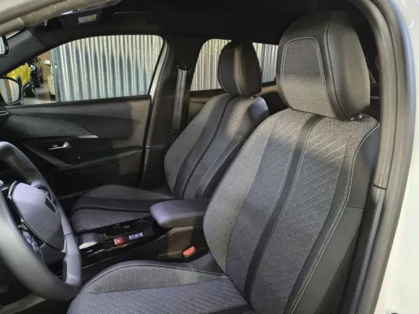 Peugeot e-2008 54 kWh Allure Allure 13