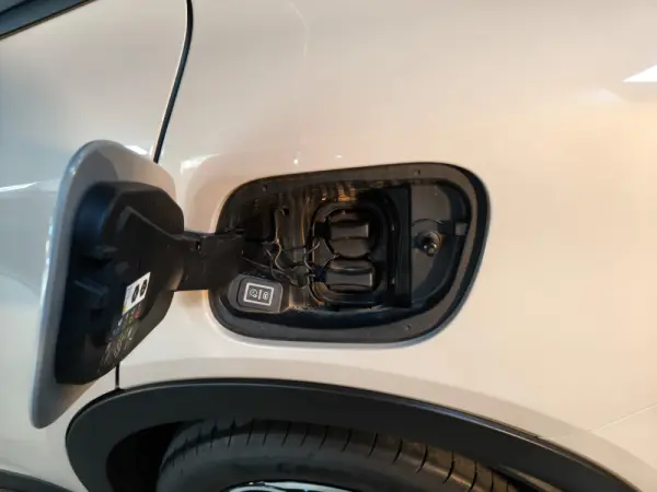 Alfa Romeo Junior Elletrica 50 kWh 16