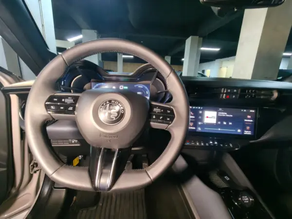 Alfa Romeo Junior Elletrica 50 kWh 8