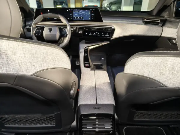 Peugeot E-5008 73 kWh GT 40