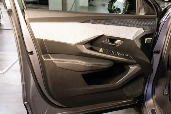 Peugeot E-5008 73 kWh GT 23